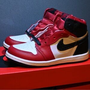 Nike Jordan 1’s “satin snake Chicago” TD SIZE 10C